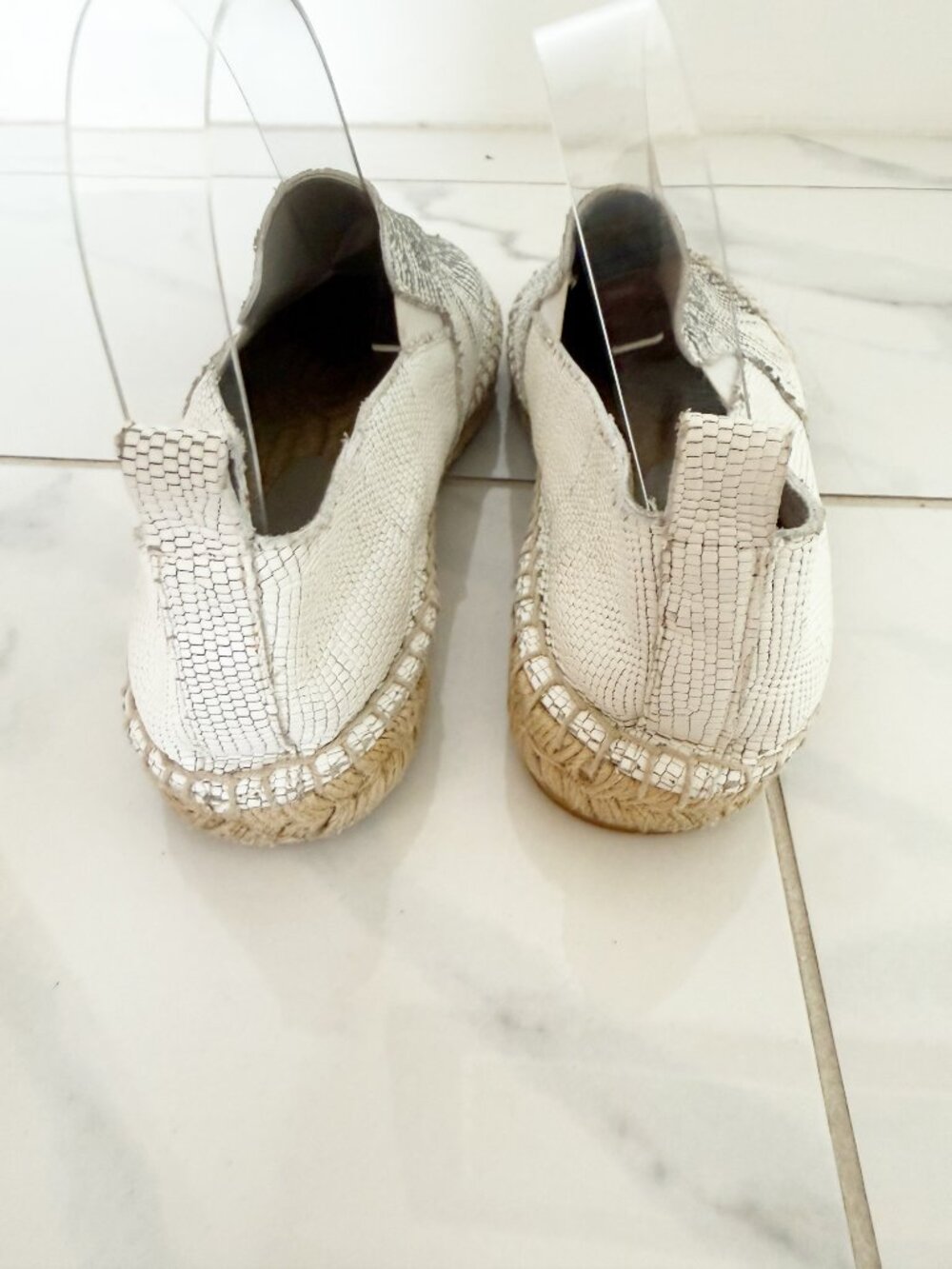 VINCE Robin Reptile Embossed Espadrille slip on leather Flat gray & white sz 8M - Picture 7 of 11
